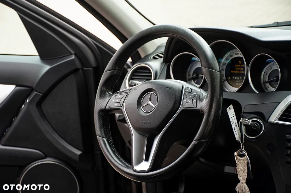Mercedes-Benz Klasa C 180 BlueEFFICIENCY 7G-TRONIC Avantgarde - 27