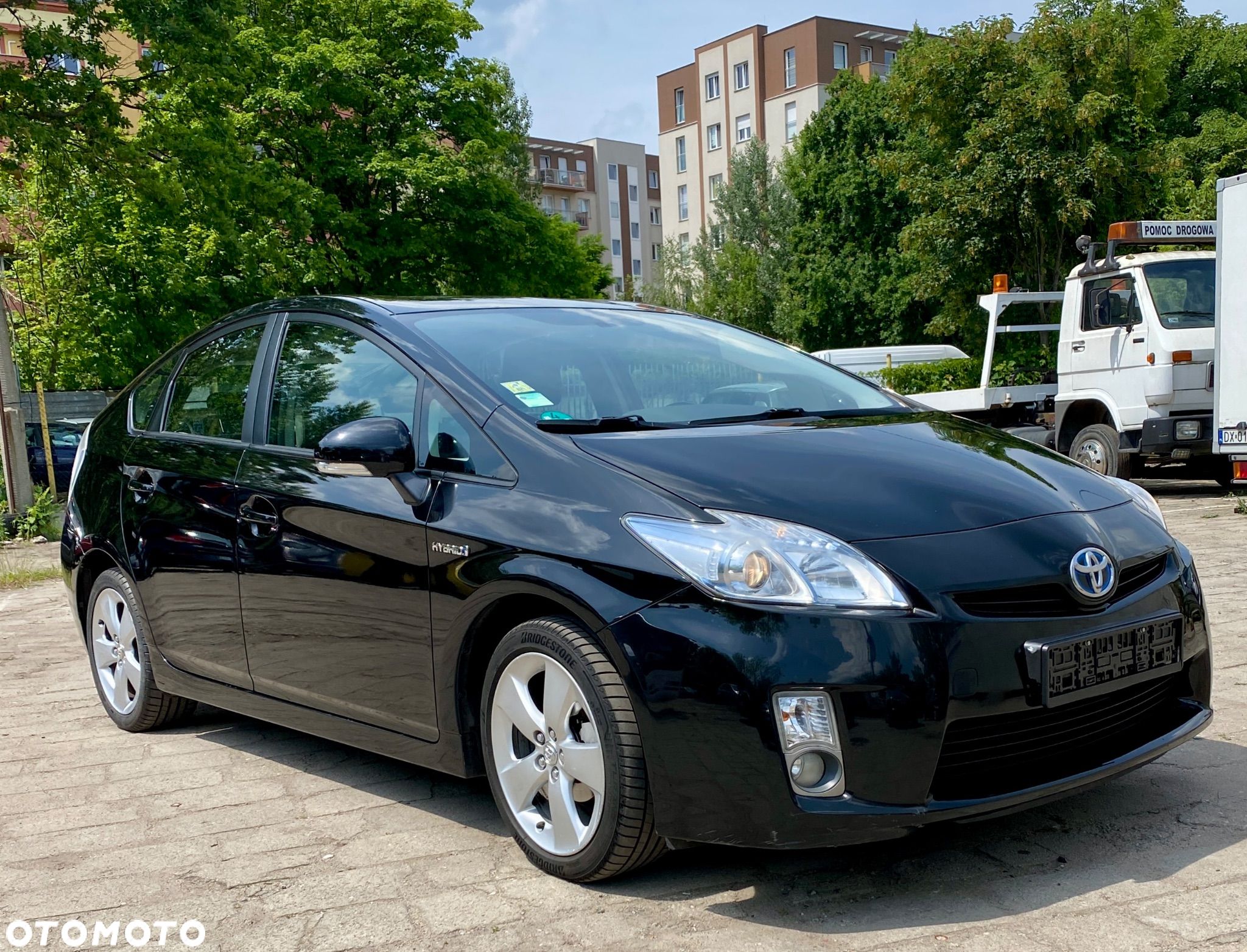 Toyota Prius (Hybrid) Life - 1
