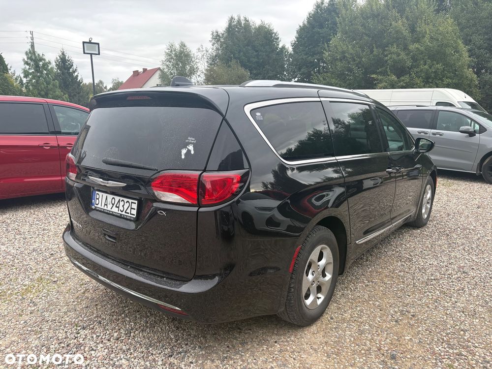 Chrysler Pacifica - 4