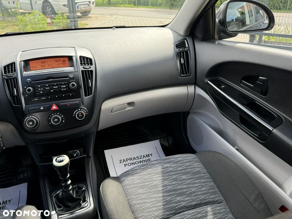 Kia Ceed - 24