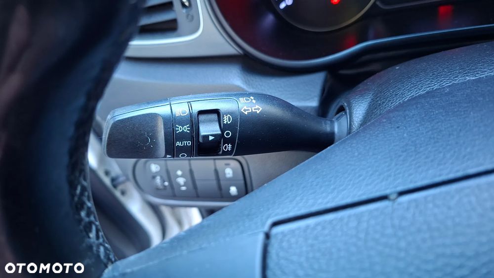 Kia Carens 1.7 CRDi XL 7os - 11