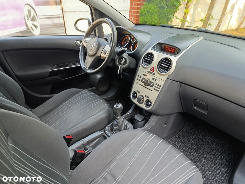 Opel Corsa 1.2 16V - 11