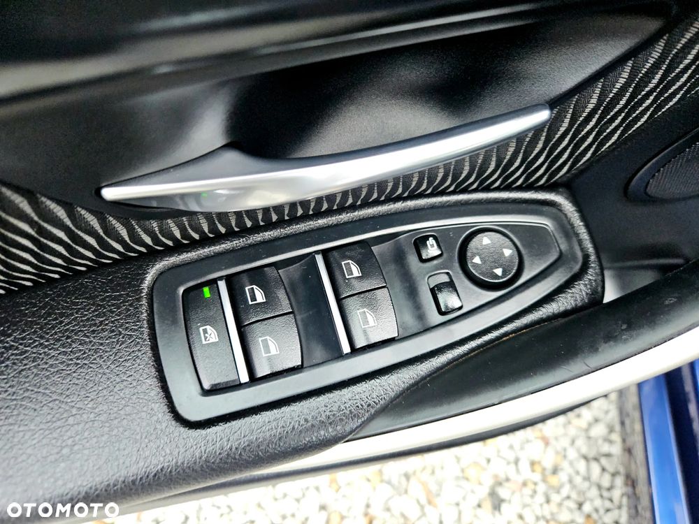 BMW Seria 3 320d Sport Line - 30