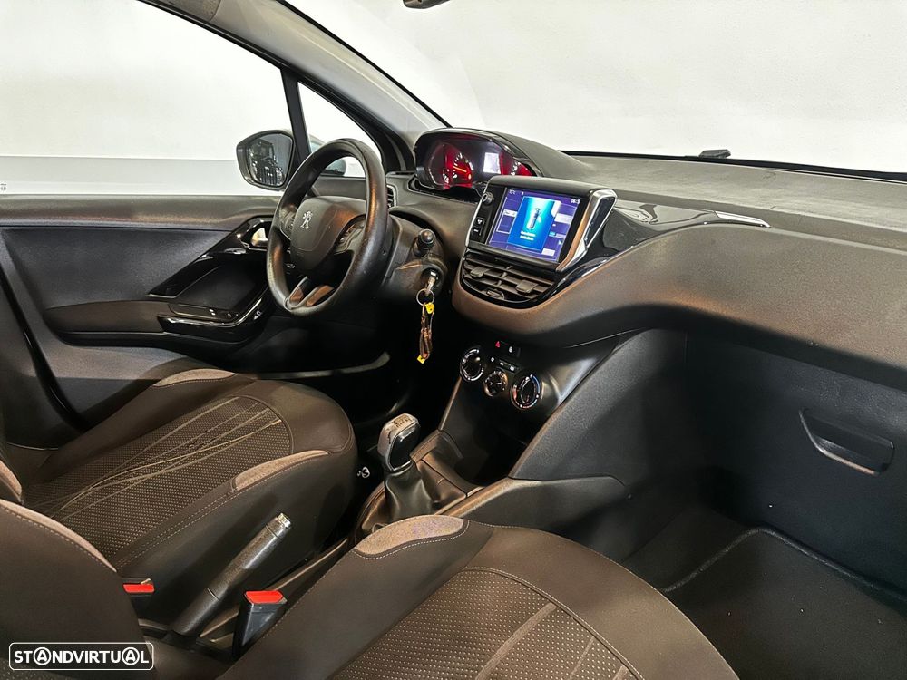 Peugeot 208 1.4 HDi - 23
