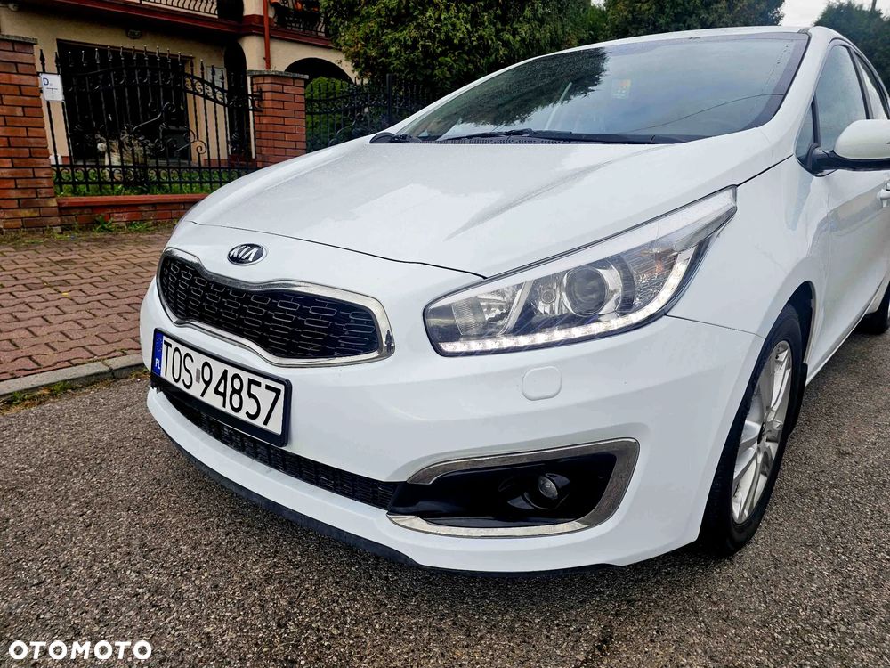 Kia Ceed 1.6 CRDi 136 ISG Spirit - 3