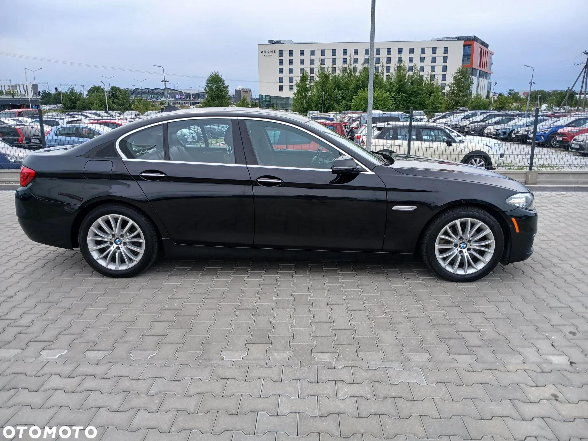 BMW Seria 5 528i xDrive Luxury Line - 4