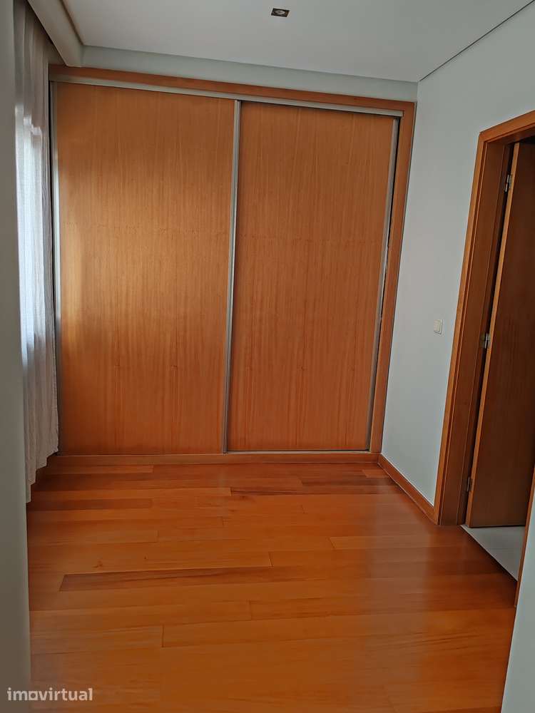 Moradia T3 com garagem, churrasqueira e amplo espaço exterior - Grande imagem: 4/14