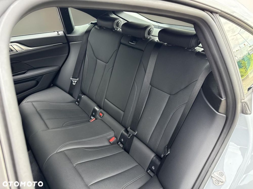 BMW i4 - 17