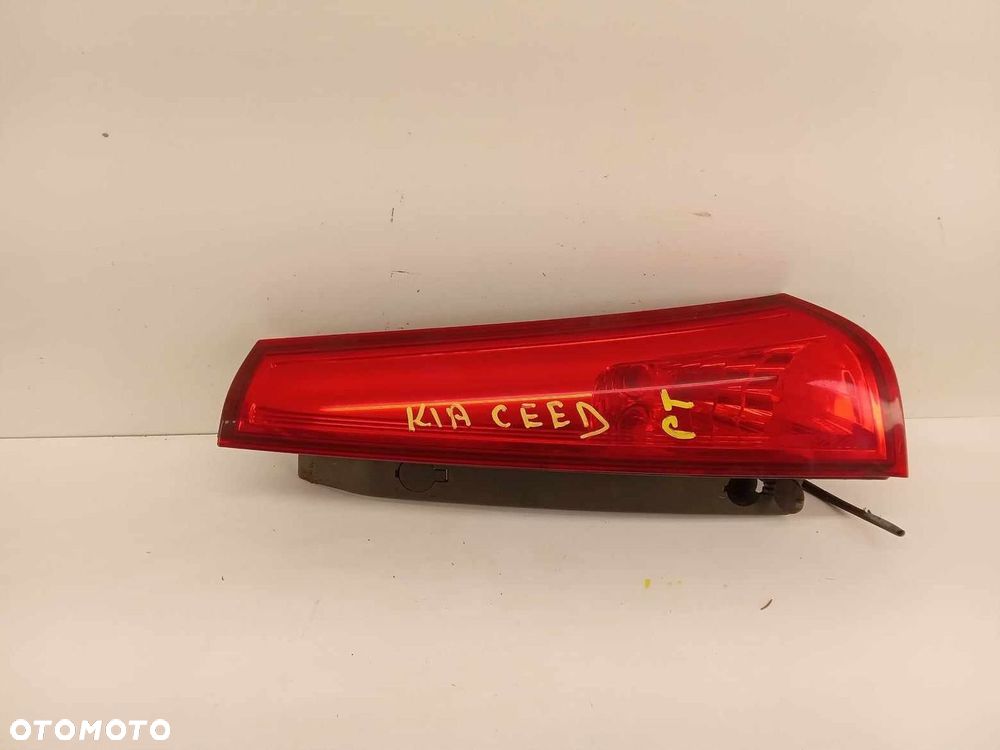 LAMPA PRAWA TYLNA TYŁ KIA CEED KOMBI GÓRNA 06-09 - 1
