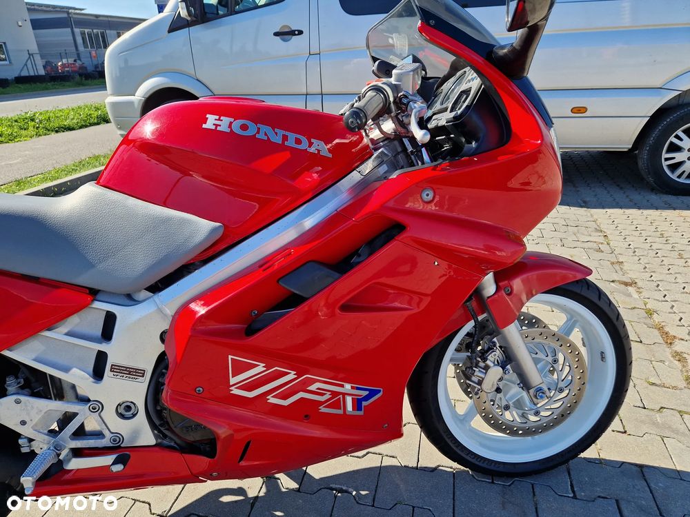 Honda VFR - 25
