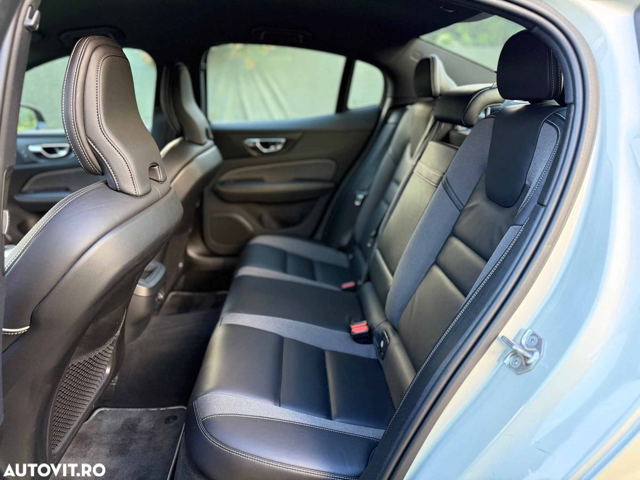 Volvo S60 T4 R-Design - 12