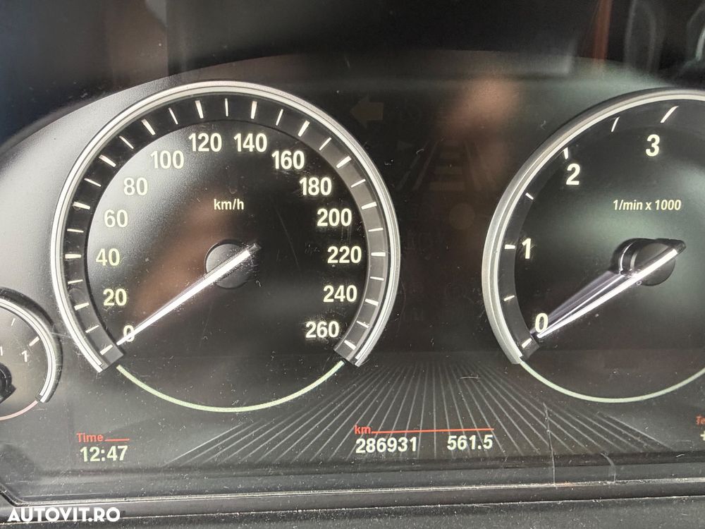 BMW Seria 5 525d xDrive AT - 13