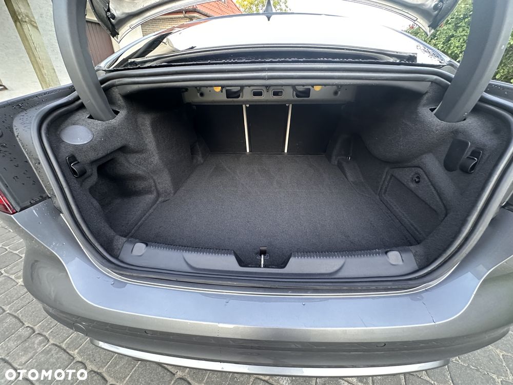 Jaguar XE 2.0 P250 R-Dynamic Black - 6