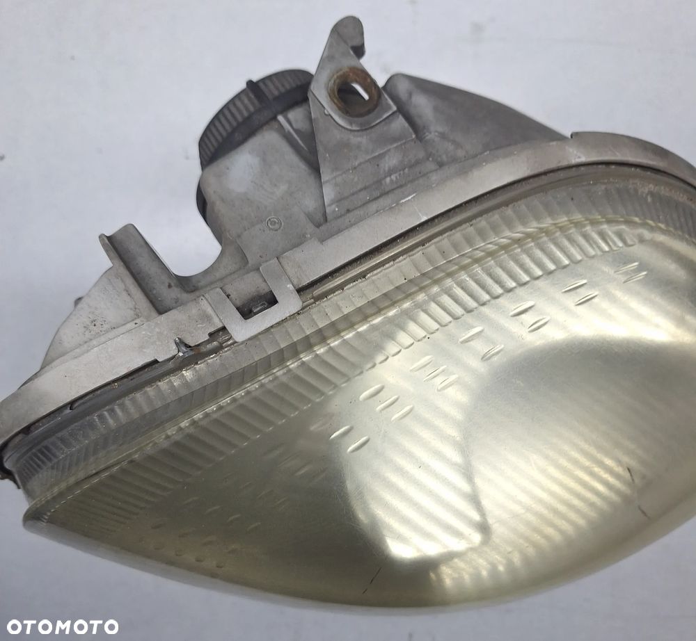 LAMPA PRAWY PRZÓD- MASTER MOVANO 2003-10r EUROPA - 2