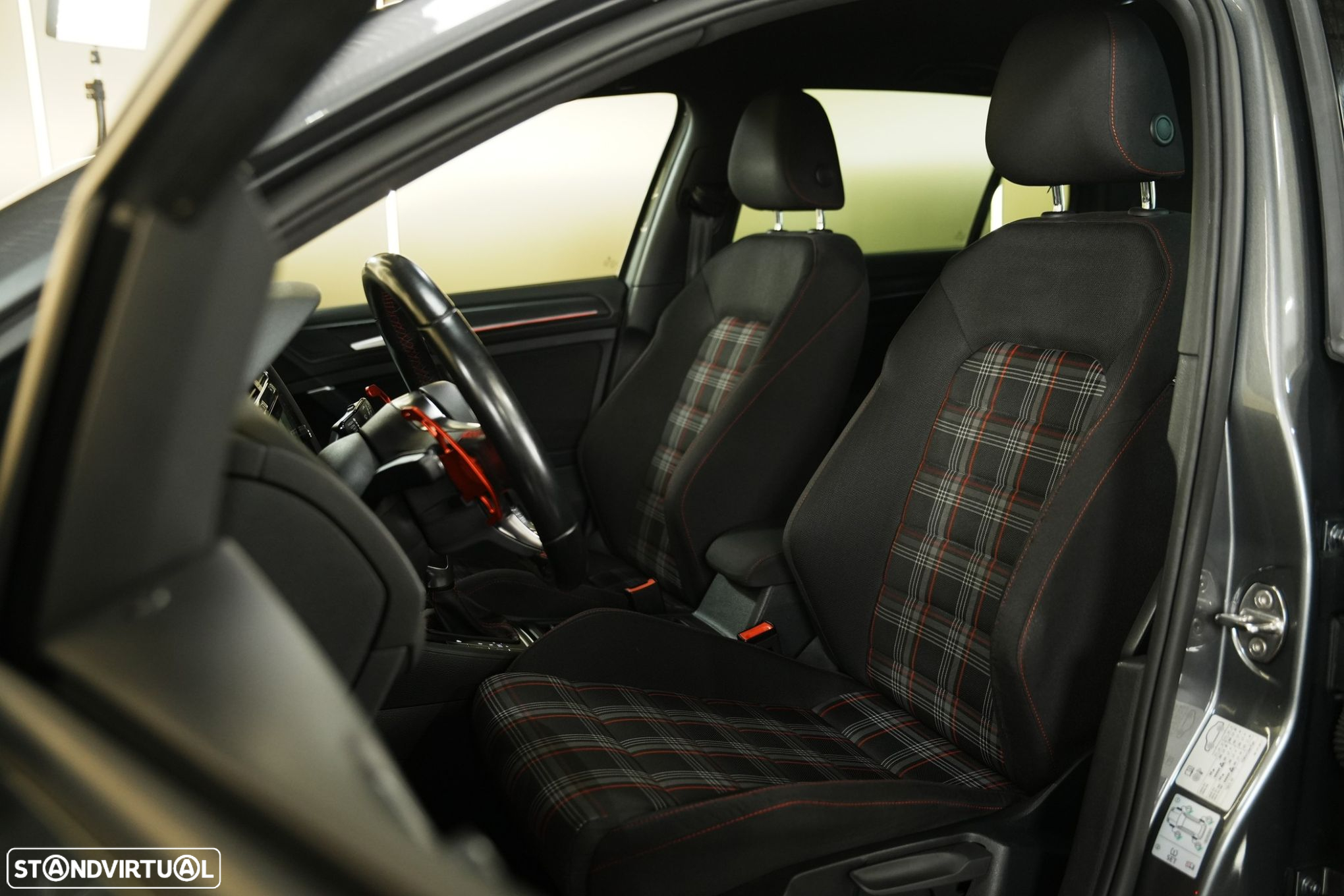 VW Golf 2.0 TSI GTI DSG - 19