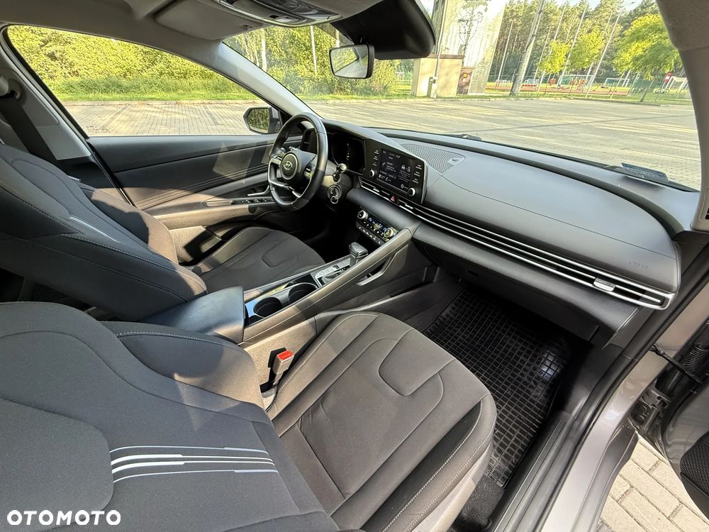 Hyundai Elantra 1.6 Smart CVT - 26