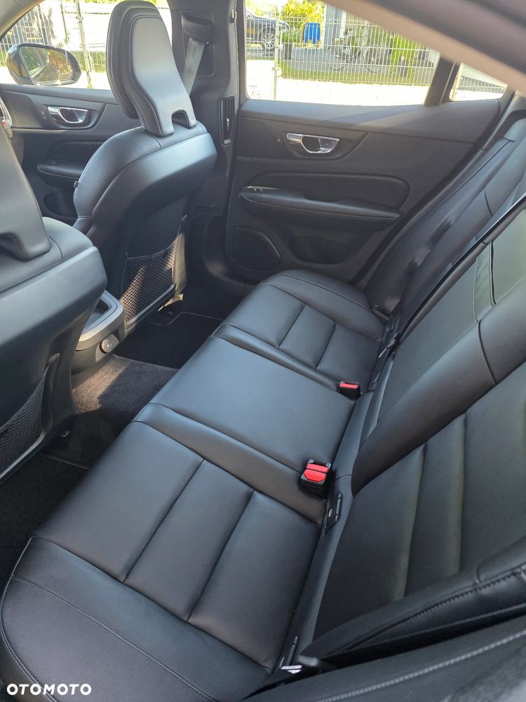 Volvo S60 B5 B AWD R-Design - 23