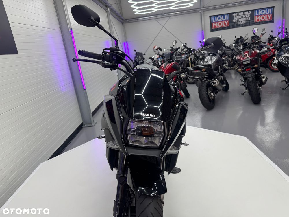 Suzuki GSX - 21