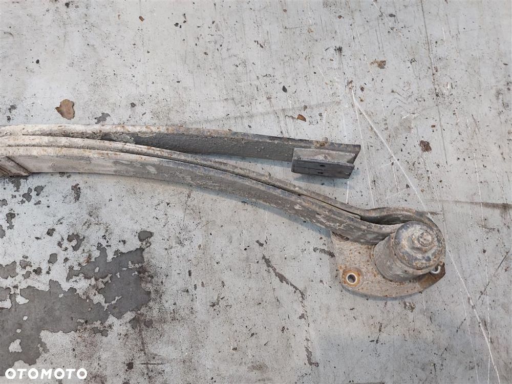 Resor tylny tył Nissan  Trade 3.0D  1990-2001R 3 PIÓRA - 4