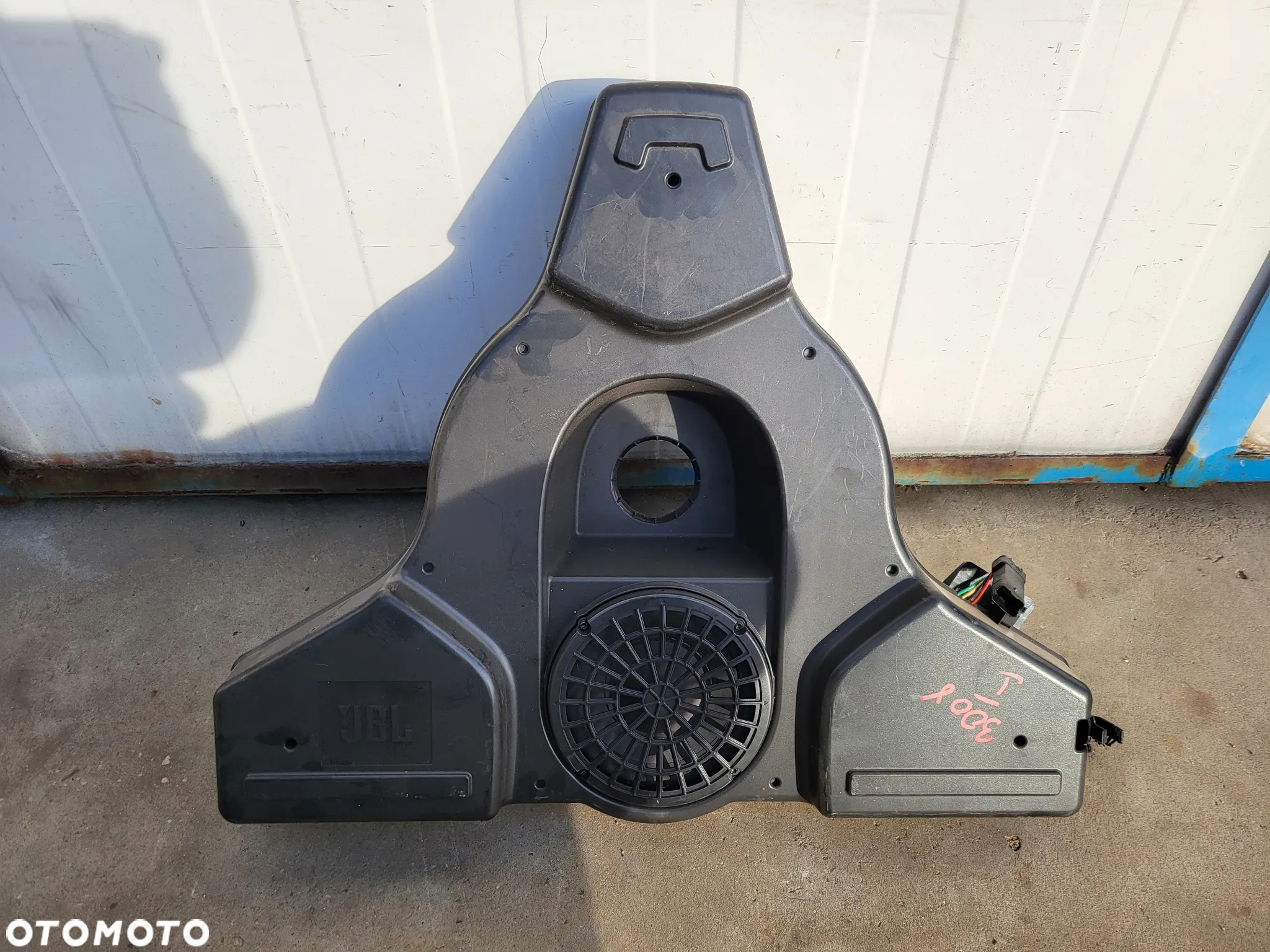 Głośnik subwoofer JBL Peugeot 3008 I - 2