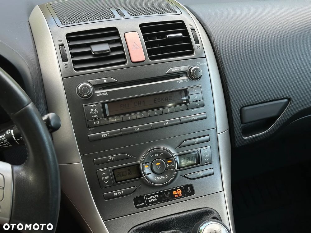 Toyota Auris 1.6 VVT-i Executive - 12