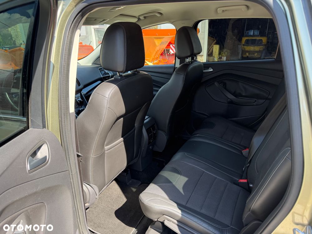 Ford Kuga 2.0 TDCi 2x4 Titanium - 24