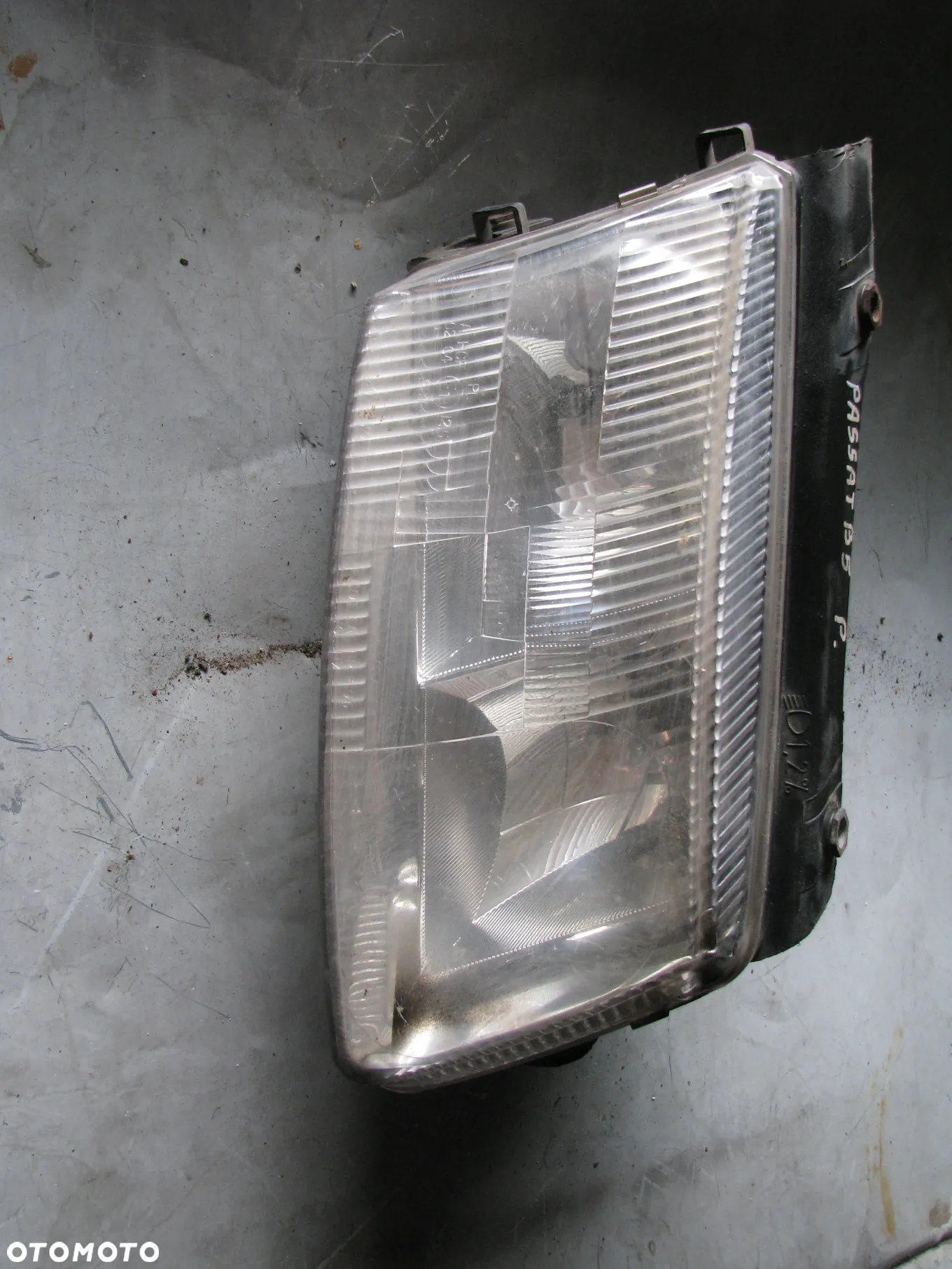 VOLKSWAGEN PASSAT B5 LAMPA PRZEDNIA PRAWA EUROPA - 2