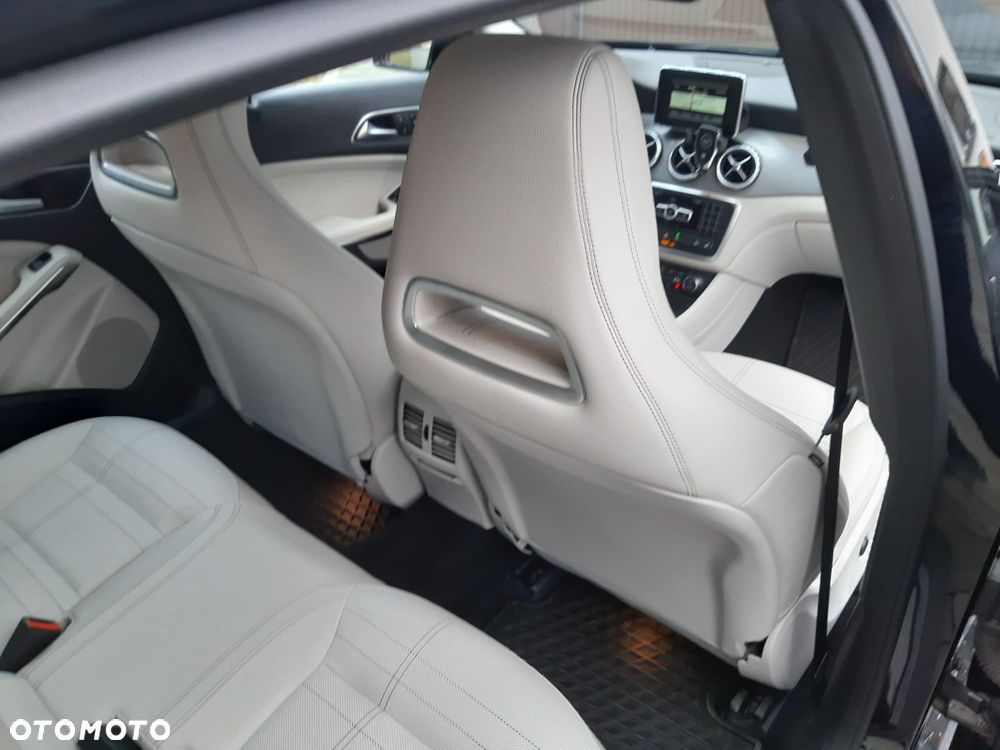 Mercedes-Benz GLA - 14