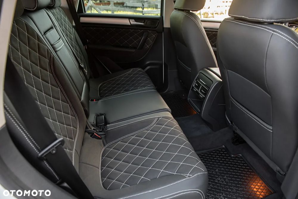 Volkswagen Touareg 3.0 V6 TDI SCR Blue Motion DPF Automatik Executive Edition - 29