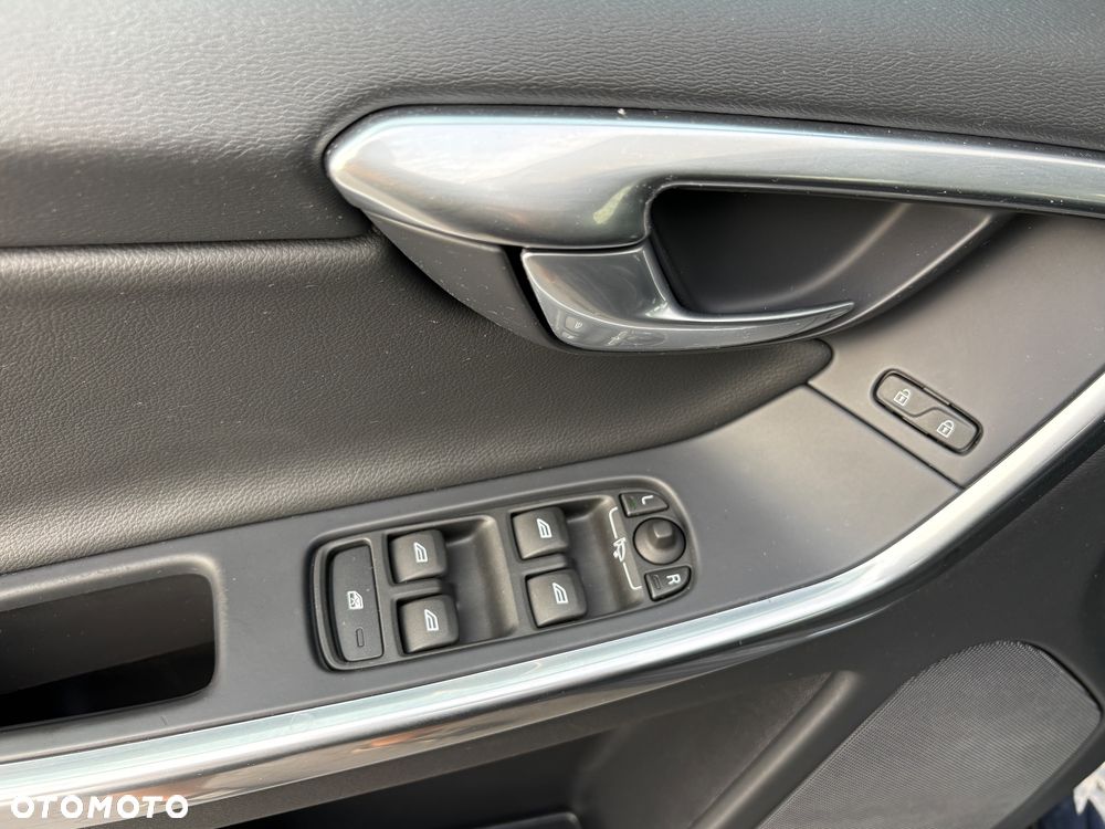 Volvo XC 60 D3 Geartronic Momentum - 29