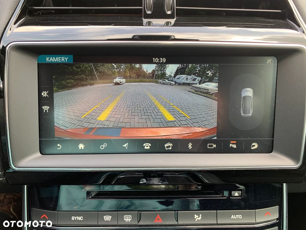Jaguar XE S - 17