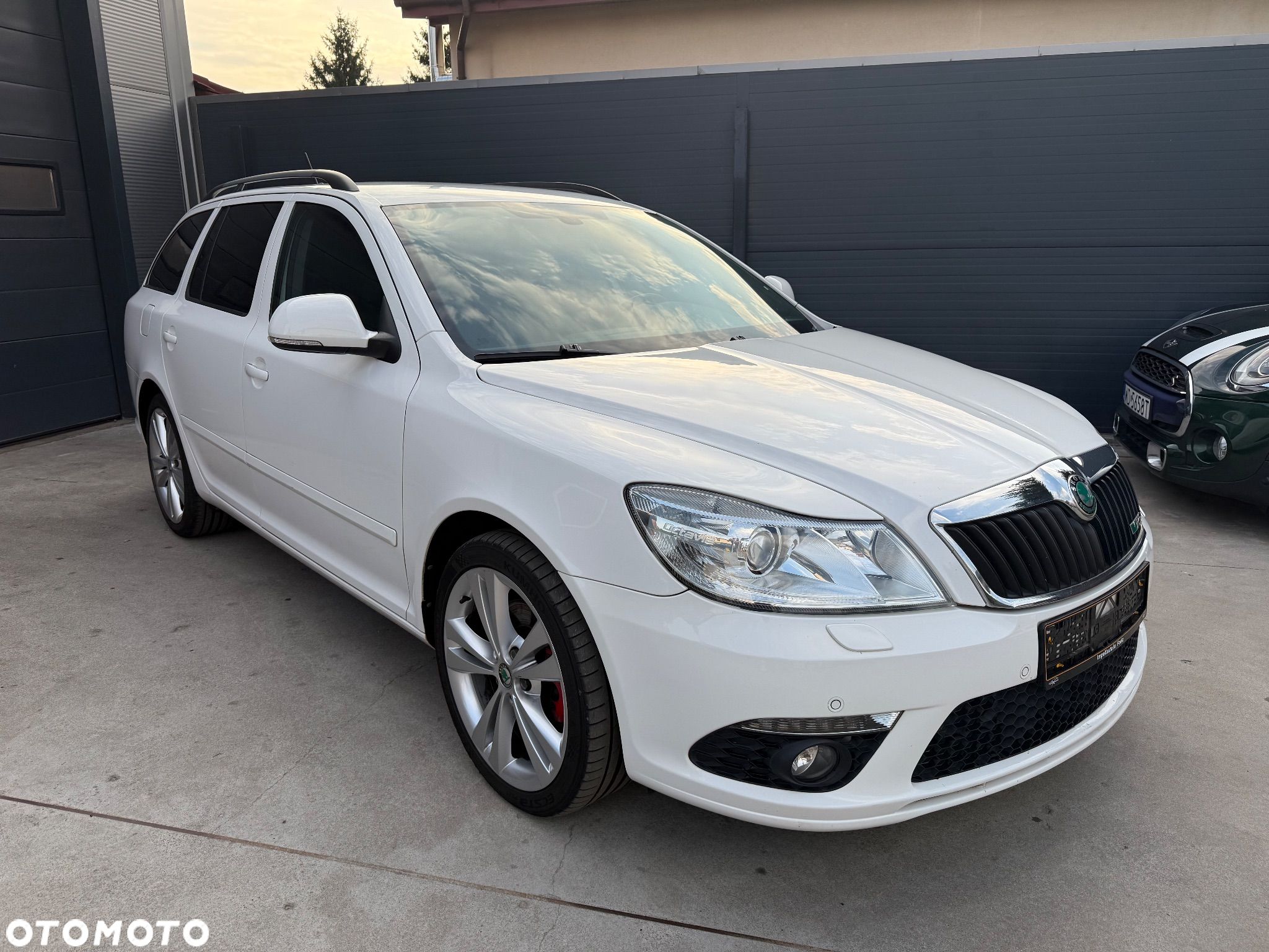 Skoda Octavia Combi 2.0 TDI DPF RS - 1