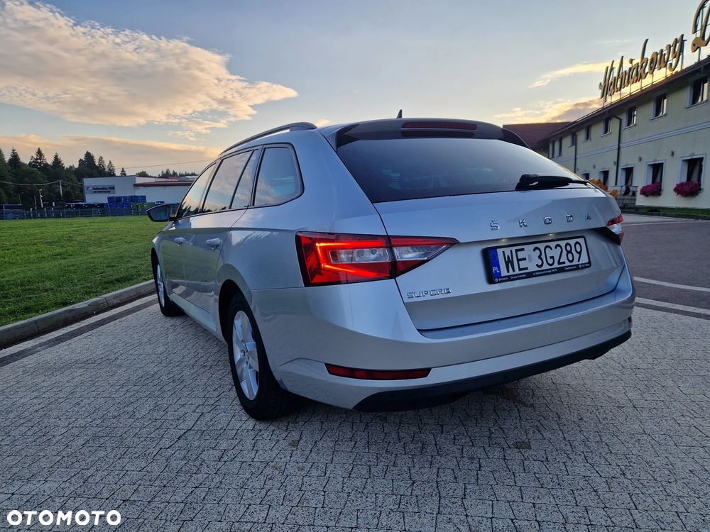 Skoda Superb 2.0 TDI SCR Ambition - 13