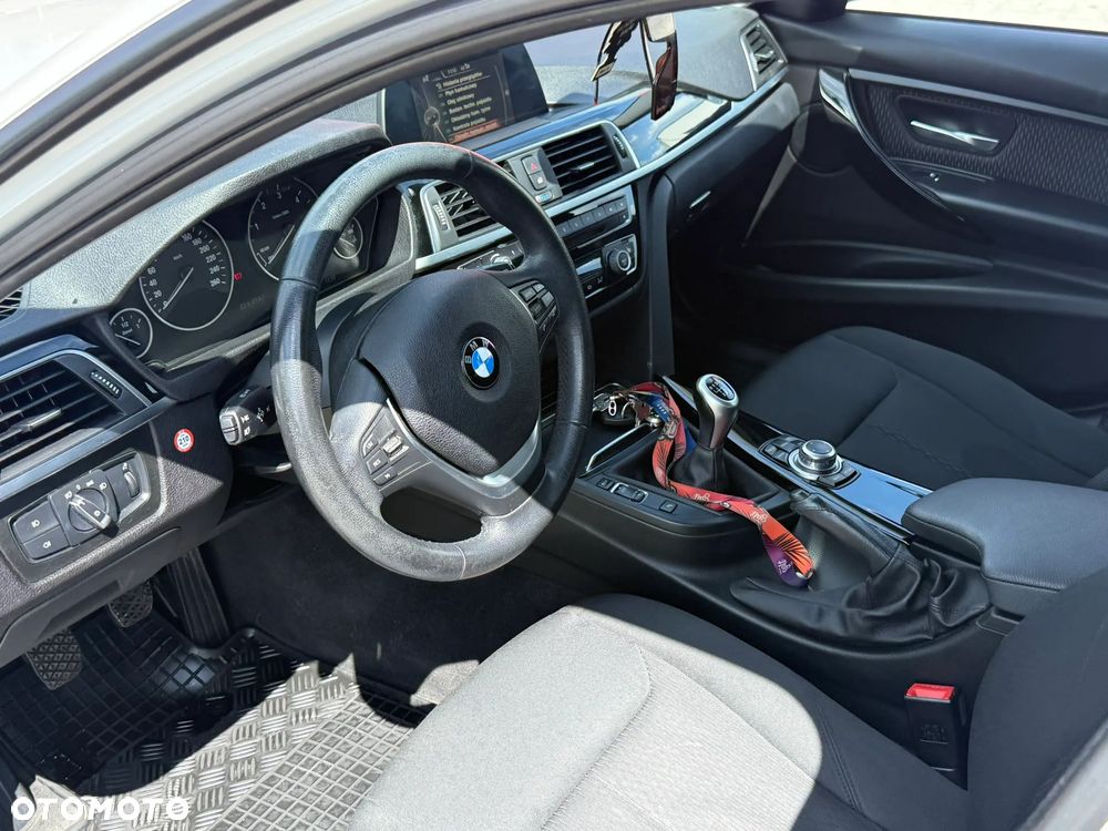 BMW Seria 3 318d M Sport Shadow - 24