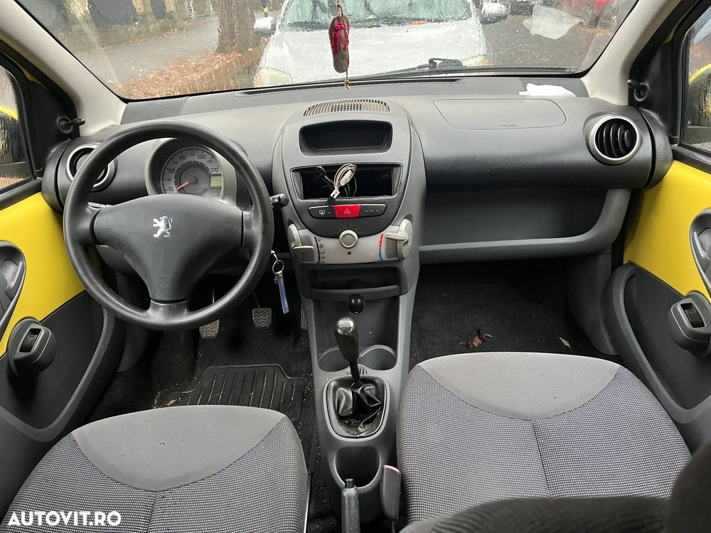 Dezmembrez Peugeot 107 1.0 benzina 2006 galben cu 4 usi - 7