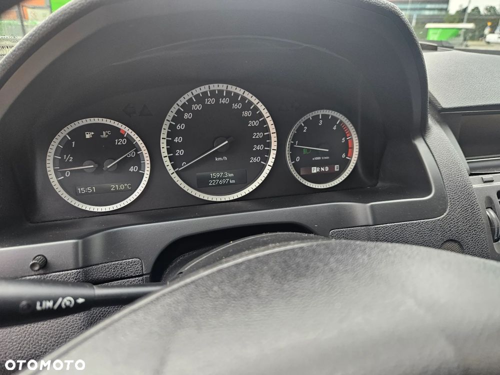 Mercedes-Benz Klasa C 220 CDI BlueEff 4-Matic Avantgarde - 10