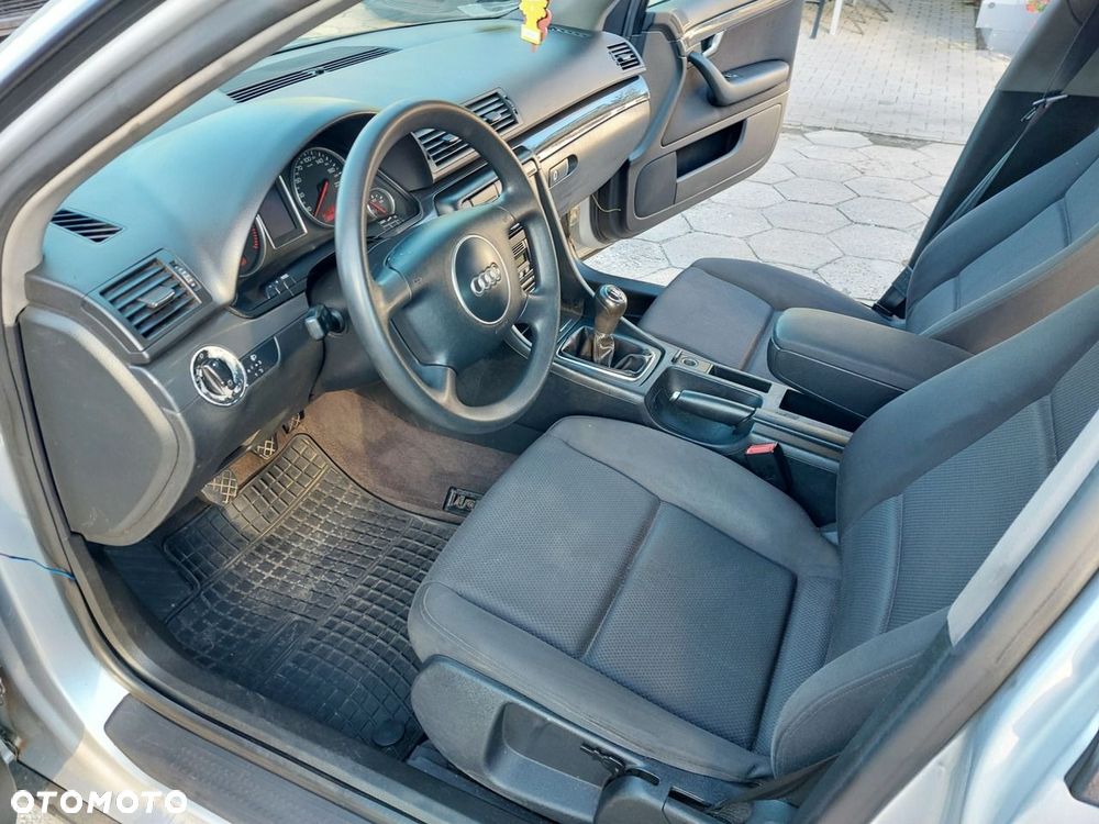 Audi A4 Limousine - 9
