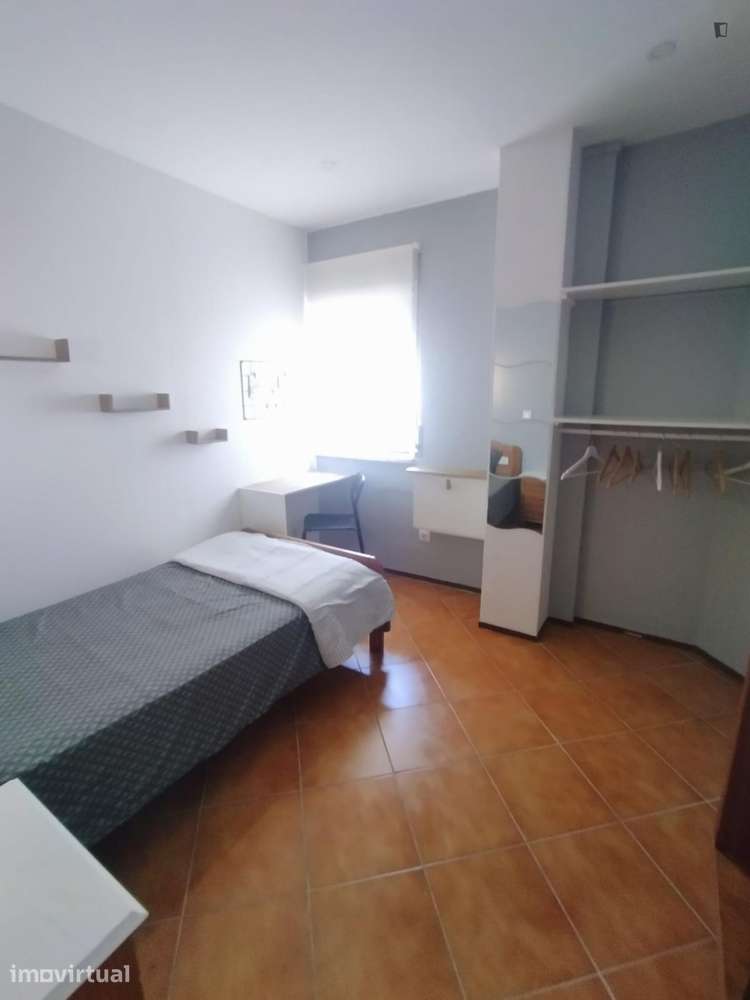 Quarto - localizado em Alta de Santa Clara Coimbra - Grande imagem: 4/18