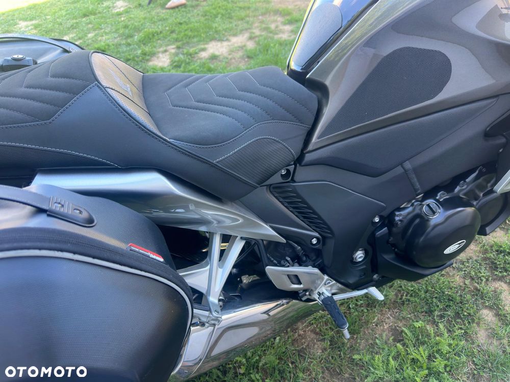 Honda VFR - 3