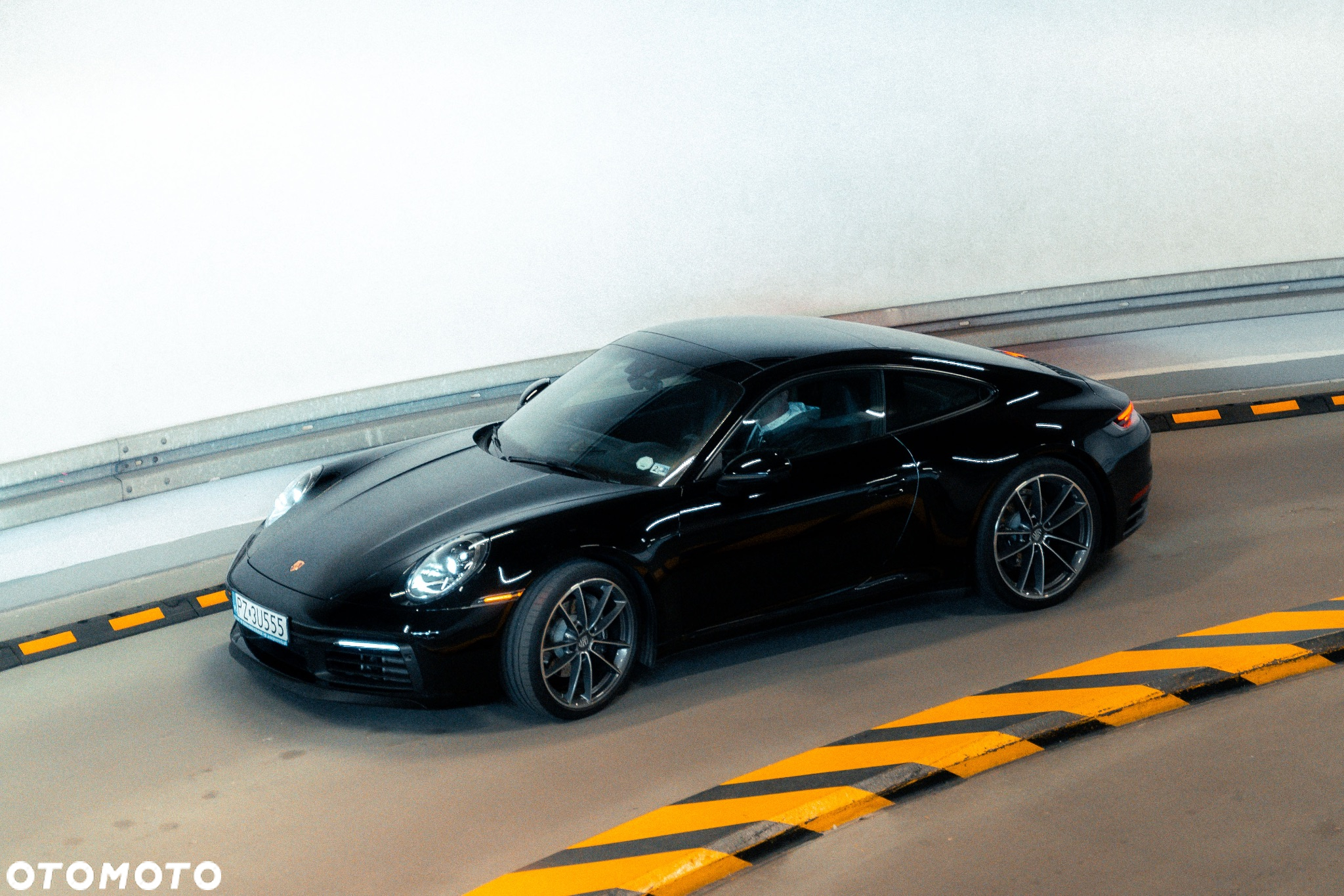 Porsche 911 Carrera - 14
