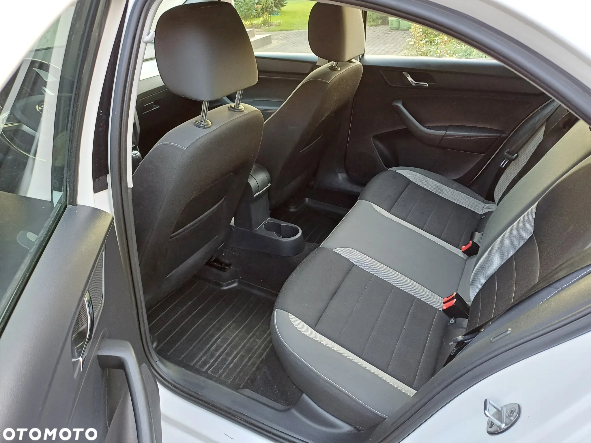Skoda RAPID 1.2 TSI Active - 9
