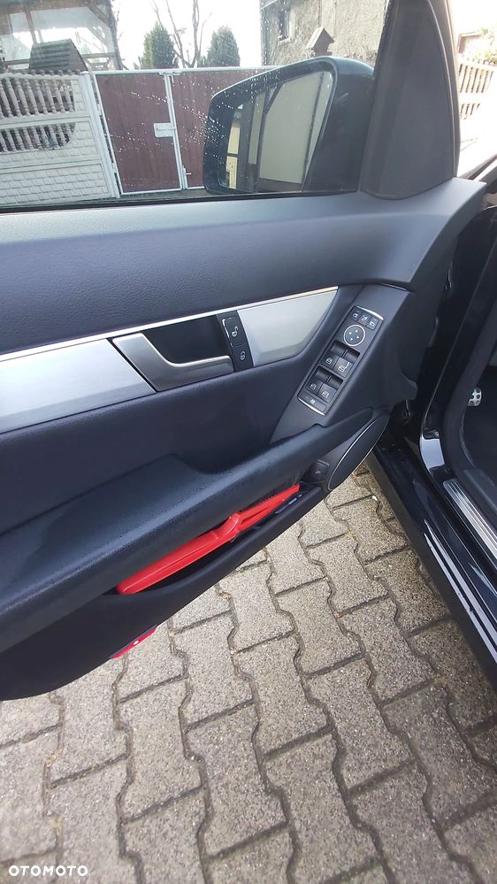 Mercedes-Benz Klasa C 220 CDI 4Matic 7G-TRONIC Avantgarde - 21