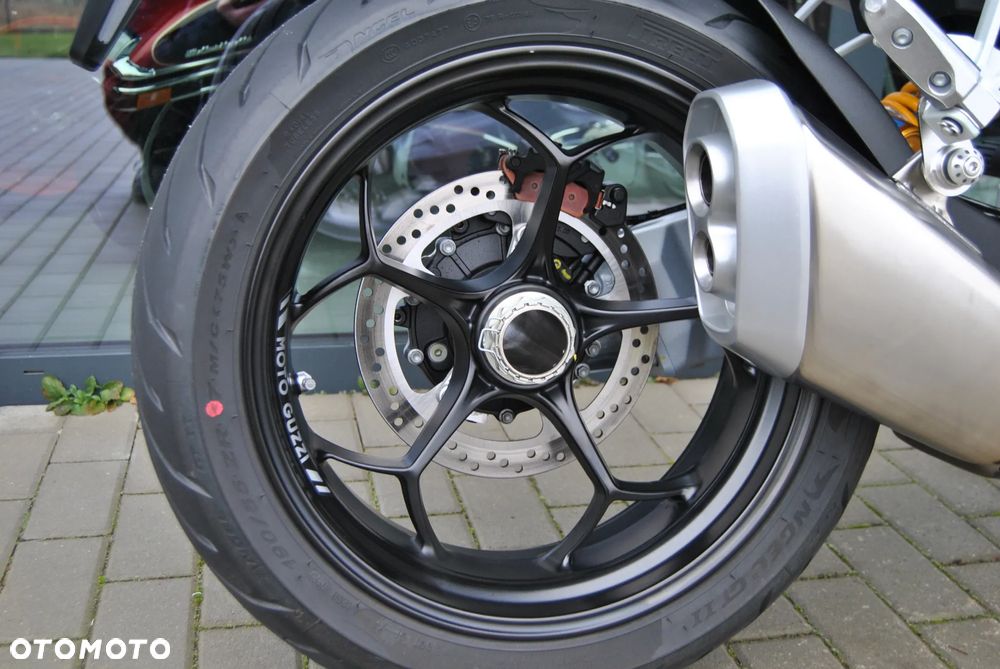 Moto Guzzi V100 Mandello - 23