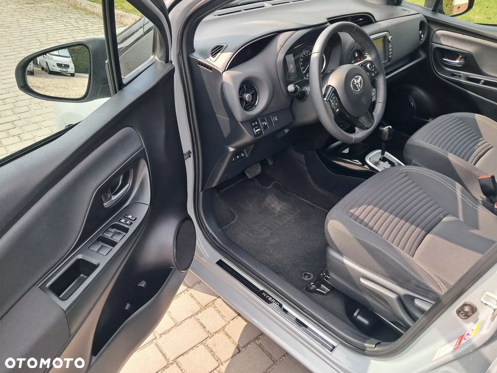 Toyota Yaris Hybrid 100 Selection Passion - 6