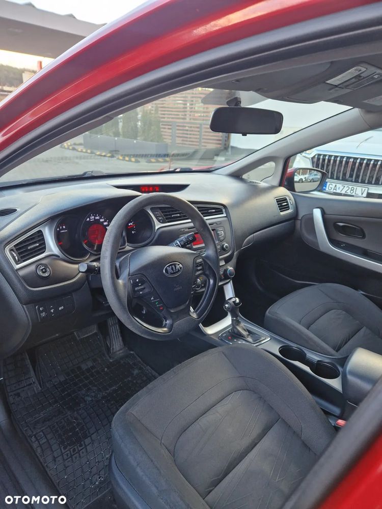 Kia Ceed 1.6 GDI M DCT - 18