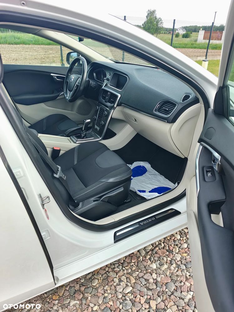 Volvo V40 D2 Momentum - 11