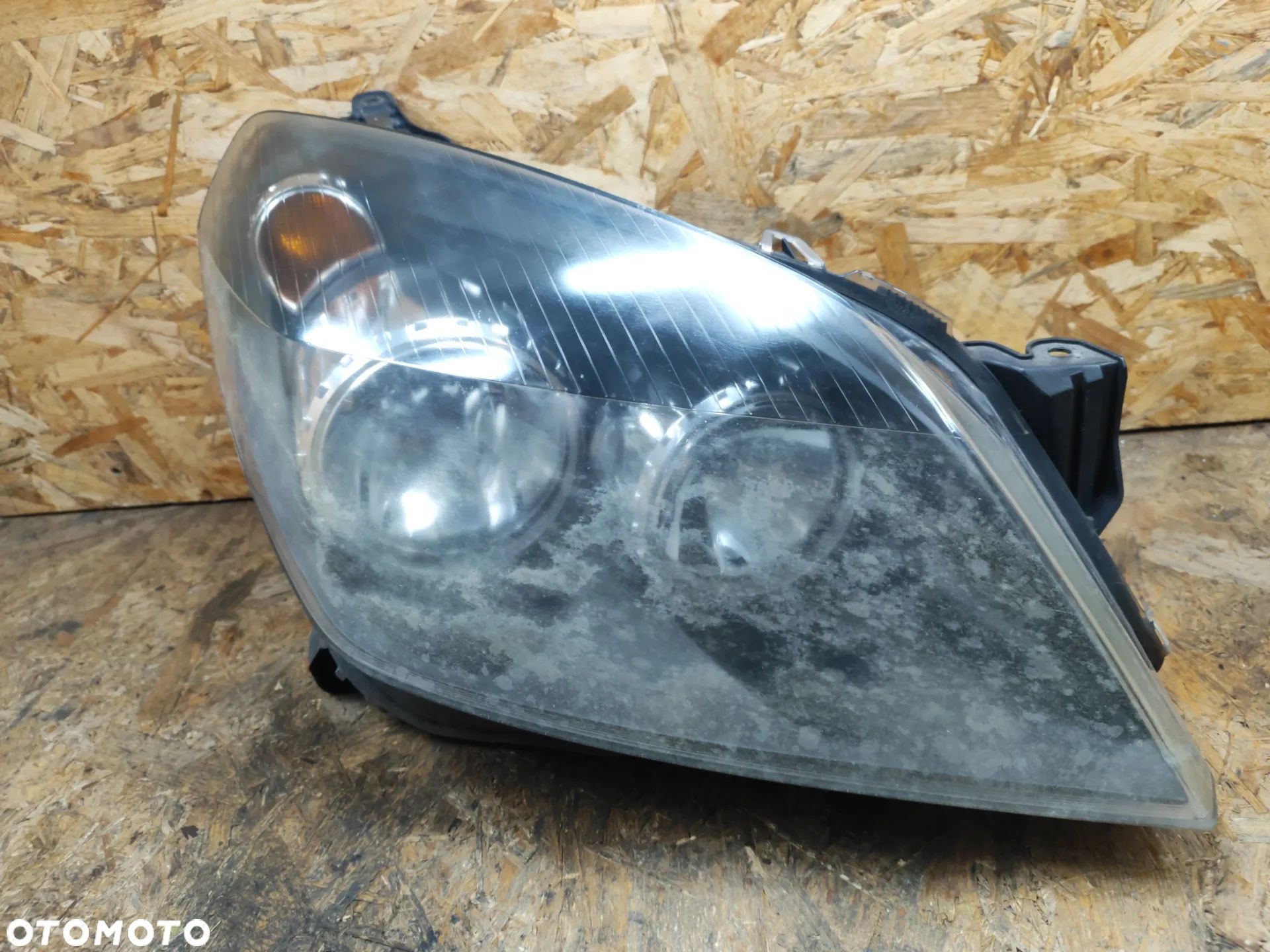 lampa przód lewa HELLA 1EG270370-01 / prawa HELLA 1EG270370-02 kompletna do OPEL Astra H III 04- do małej polerki - 1