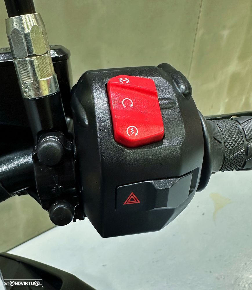 Suzuki GSX 1000 S - 14