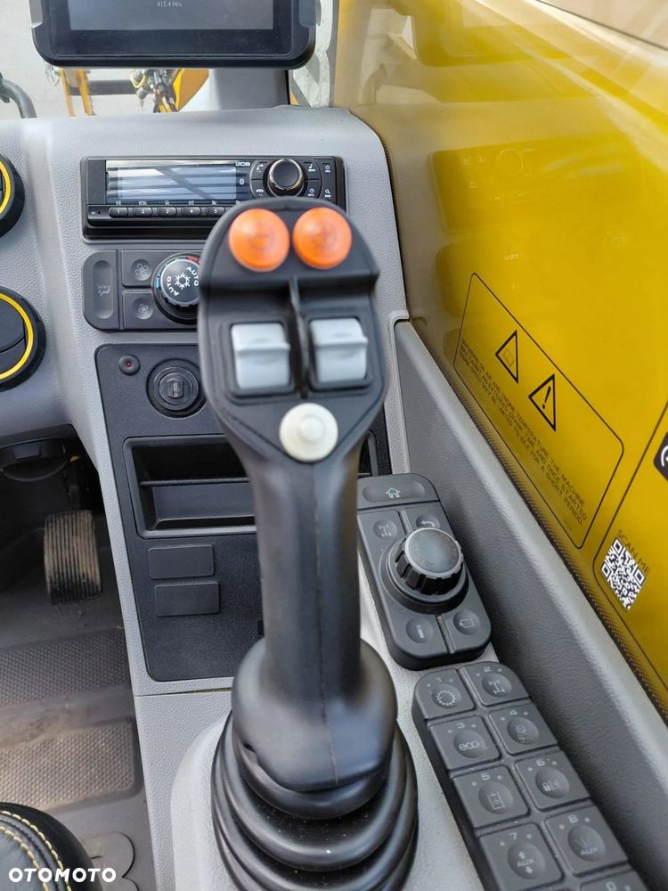 JCB 560-80 Agri Pro - 13