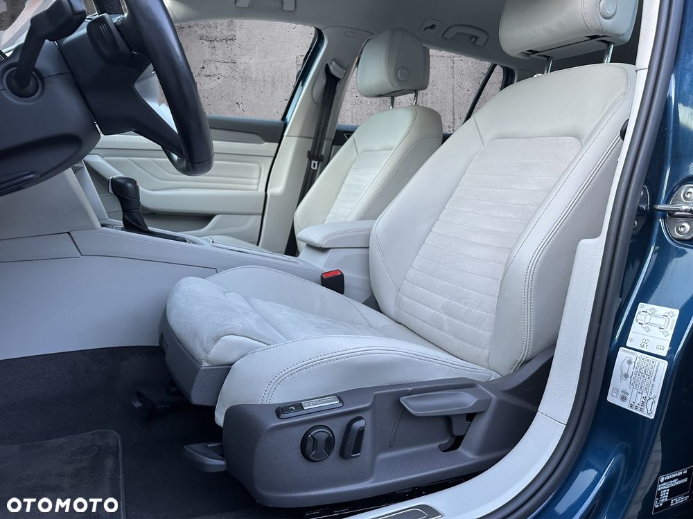 Volkswagen Passat Variant 2.0 TDI SCR DSG Elegance - 11